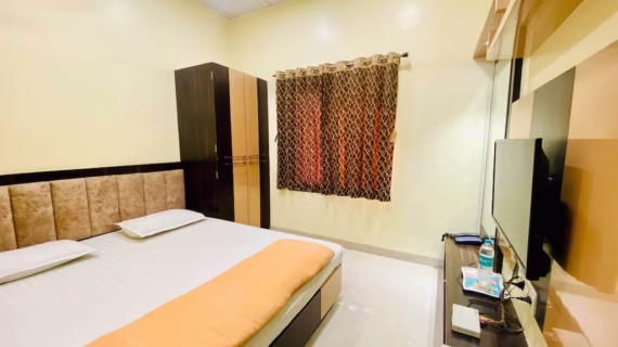 Double Bed Room at Padmavathy Nilayam